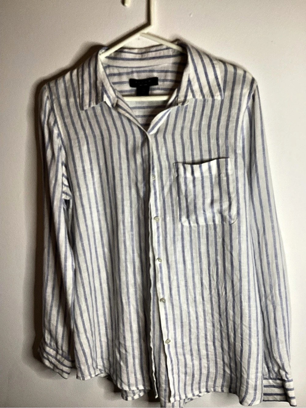Tahari Striped Linen Button Down Shirt in White & Blue Size Medium